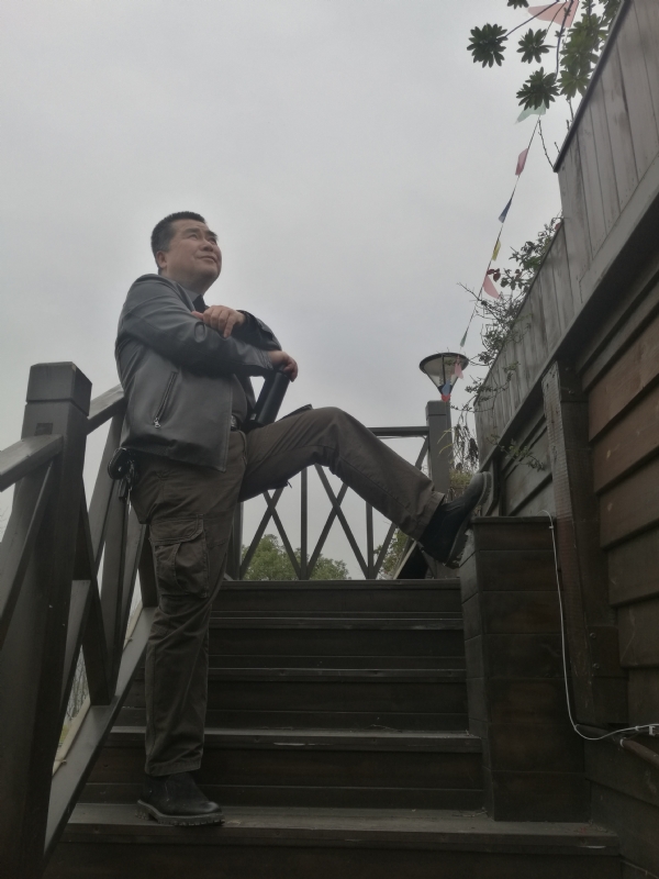孤单背影的第一张照片--湖南中老年相亲网